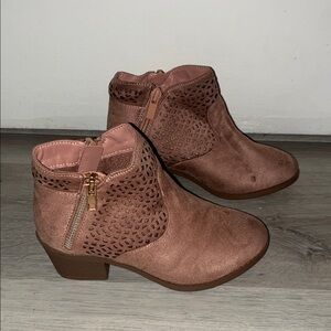Link Pink Suede Girls Ankle Booties – Size 1 Youth